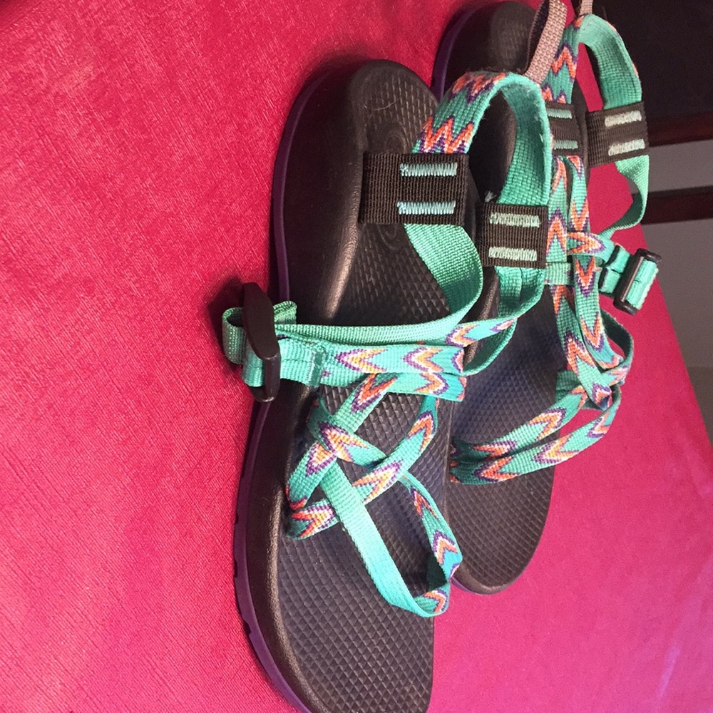 Girls chacos
